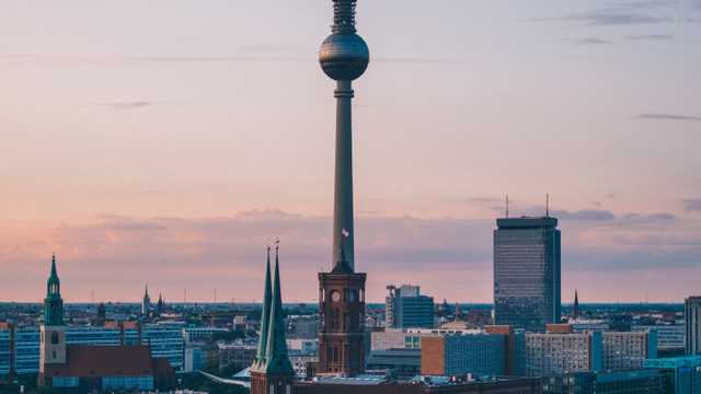 berlin coworking office desk