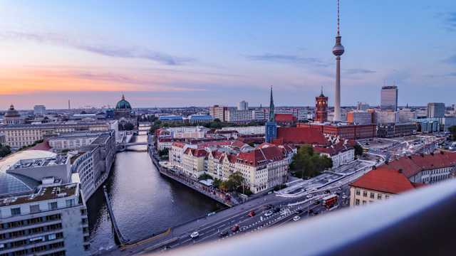 berlin office coworking desk
