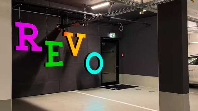 revo coworking office desk
