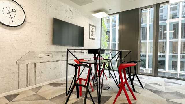 scaling coworking desk office